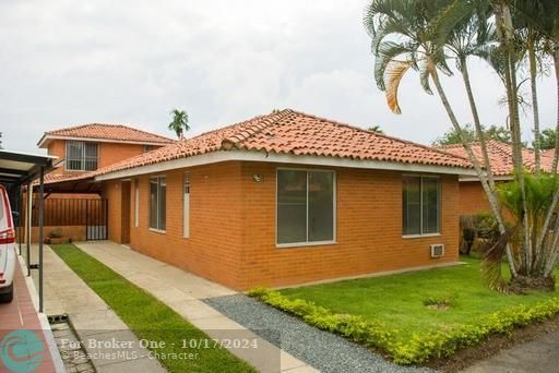 En Venta: $112,000 (4 camas, 2 baños, 2400 Pies cuadrados)