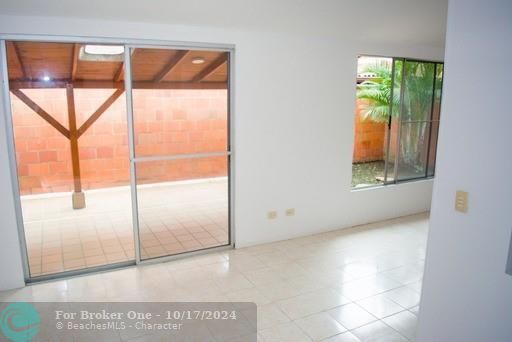 En Venta: $112,000 (4 camas, 2 baños, 2400 Pies cuadrados)