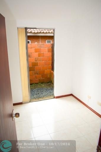 En Venta: $112,000 (4 camas, 2 baños, 2400 Pies cuadrados)