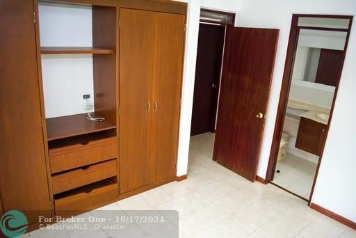 En Venta: $112,000 (4 camas, 2 baños, 2400 Pies cuadrados)