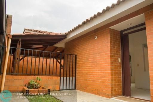 En Venta: $112,000 (4 camas, 2 baños, 2400 Pies cuadrados)