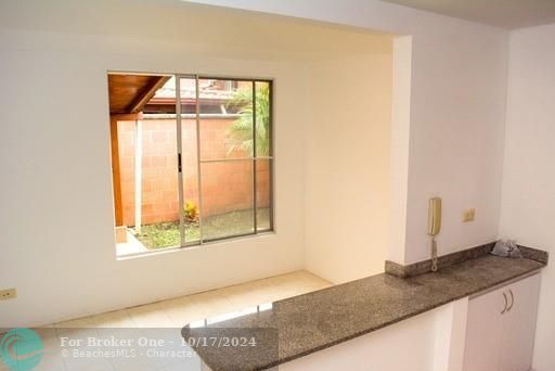 En Venta: $112,000 (4 camas, 2 baños, 2400 Pies cuadrados)