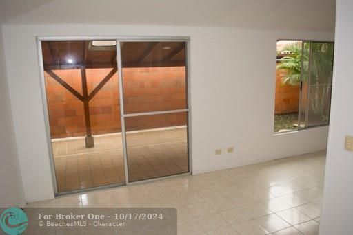 En Venta: $112,000 (4 camas, 2 baños, 2400 Pies cuadrados)