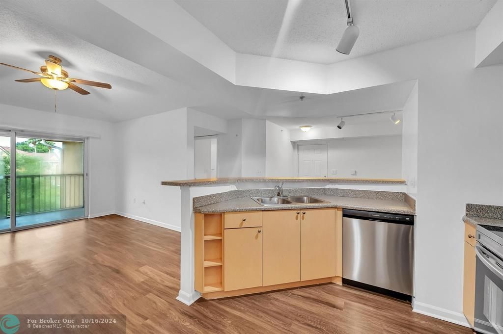 For Rent: $1,699 (1 beds, 1 baths, 800 Square Feet)