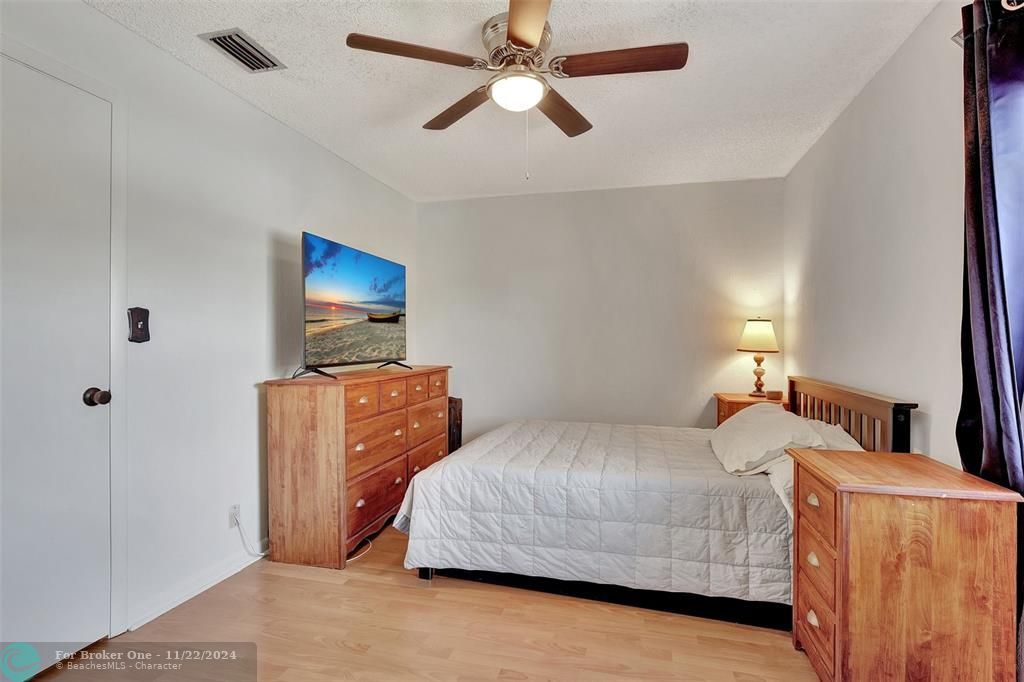 For Sale: $264,900 (2 beds, 1 baths, 1096 Square Feet)