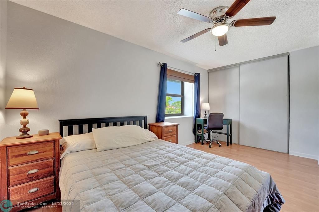 For Sale: $264,900 (2 beds, 1 baths, 1096 Square Feet)