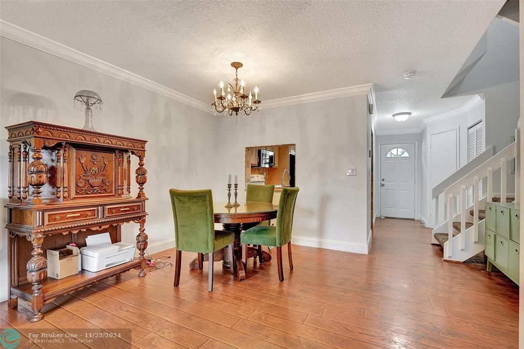 For Sale: $264,900 (2 beds, 1 baths, 1096 Square Feet)