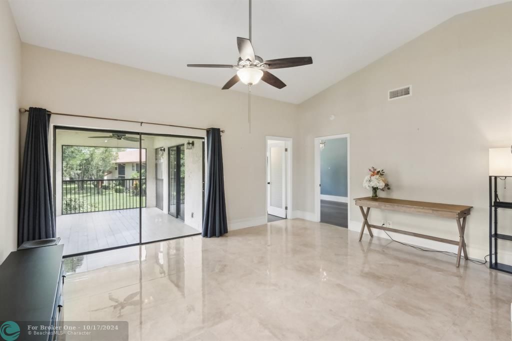 Active With Contract: $359,000 (2 beds, 2 baths, 1130 Square Feet)