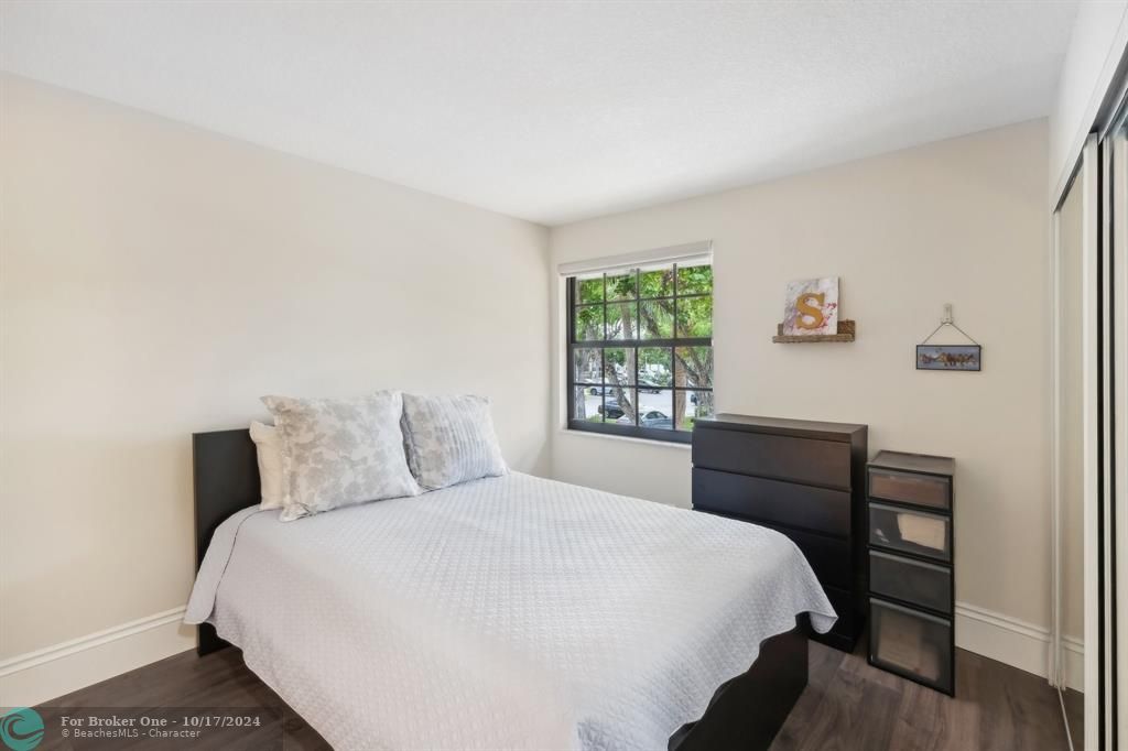 Active With Contract: $359,000 (2 beds, 2 baths, 1130 Square Feet)