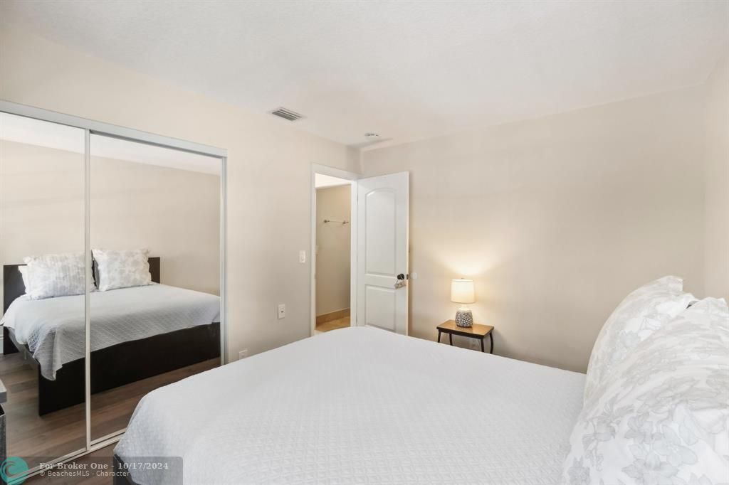 Active With Contract: $359,000 (2 beds, 2 baths, 1130 Square Feet)