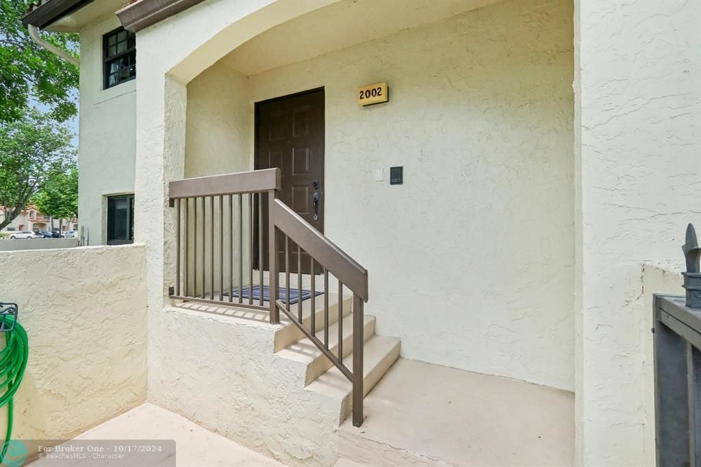 Active With Contract: $359,000 (2 beds, 2 baths, 1130 Square Feet)