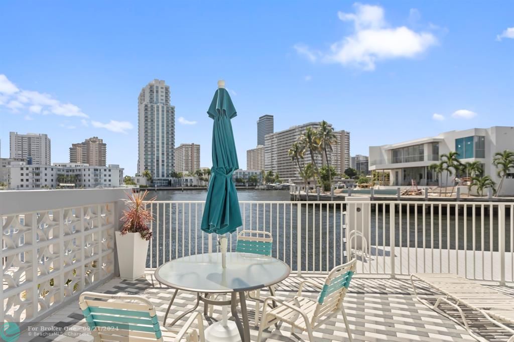 For Sale: $390,000 (2 beds, 2 baths, 1308 Square Feet)