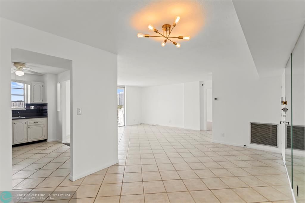 For Sale: $368,000 (2 beds, 2 baths, 1308 Square Feet)