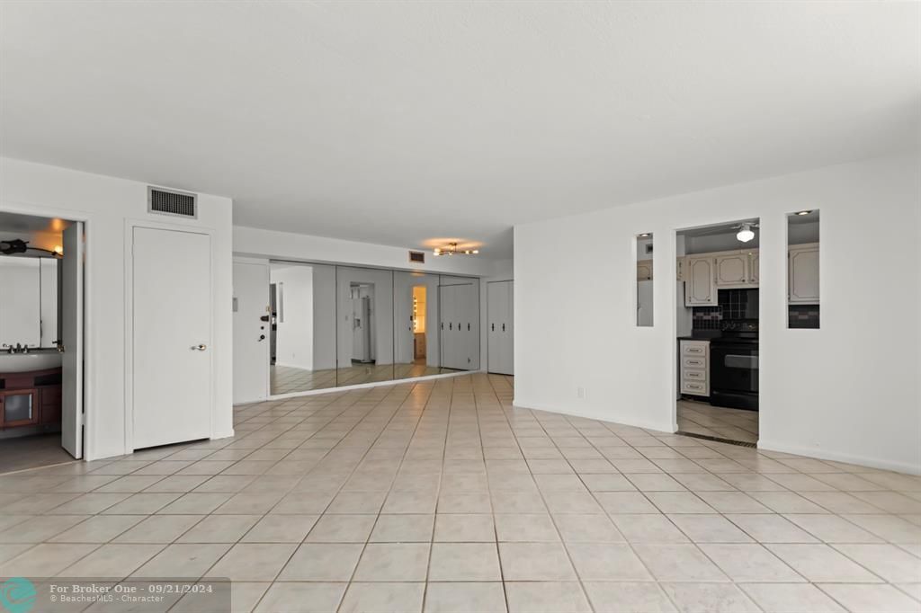 For Sale: $390,000 (2 beds, 2 baths, 1308 Square Feet)