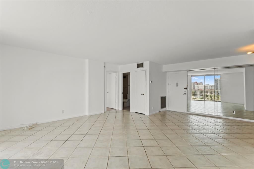 For Sale: $368,000 (2 beds, 2 baths, 1308 Square Feet)