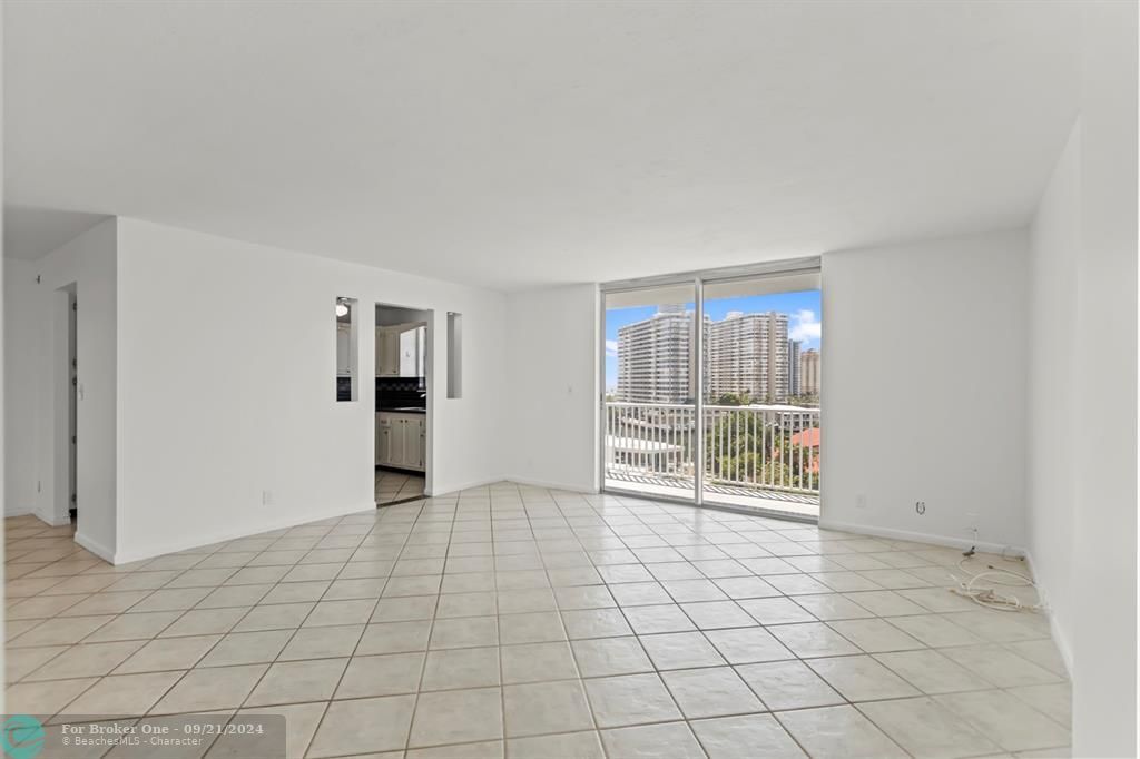 For Sale: $390,000 (2 beds, 2 baths, 1308 Square Feet)