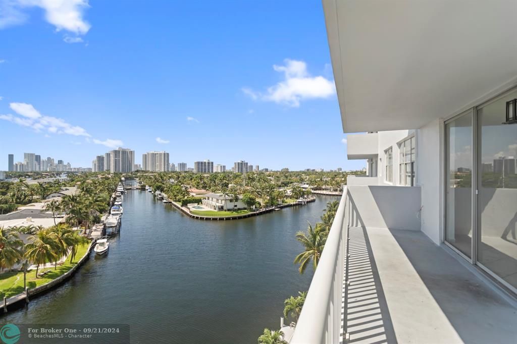 For Sale: $390,000 (2 beds, 2 baths, 1308 Square Feet)