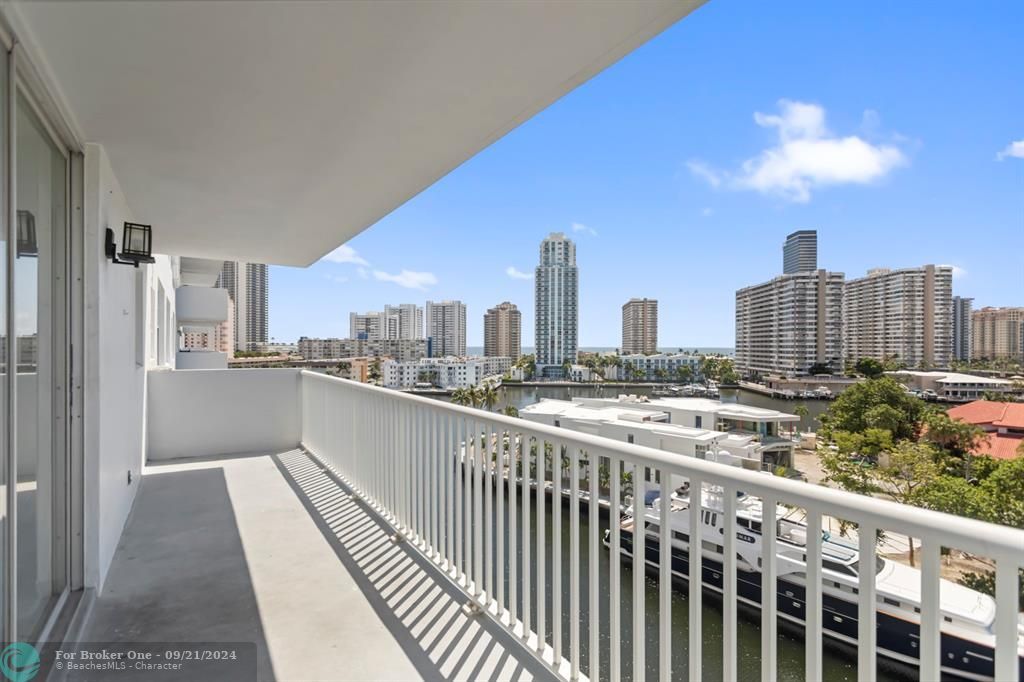 For Sale: $368,000 (2 beds, 2 baths, 1308 Square Feet)