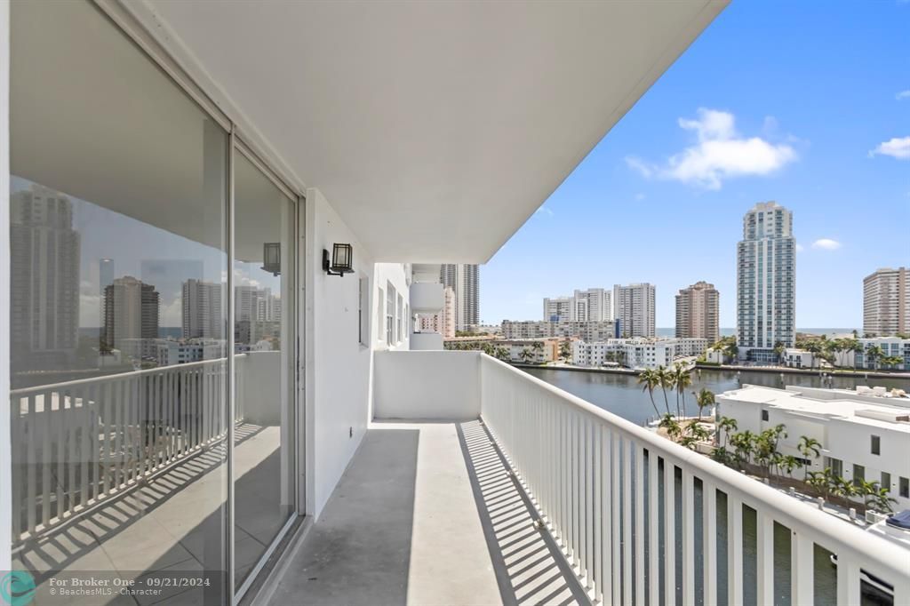 For Sale: $368,000 (2 beds, 2 baths, 1308 Square Feet)