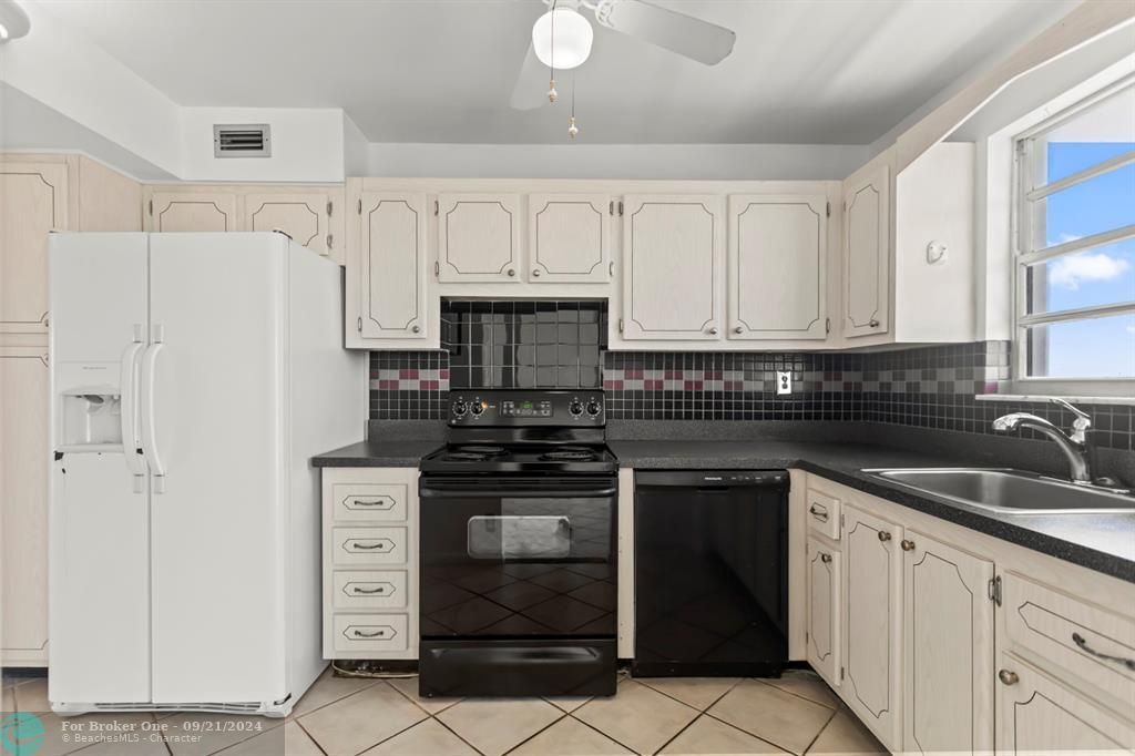 For Sale: $390,000 (2 beds, 2 baths, 1308 Square Feet)