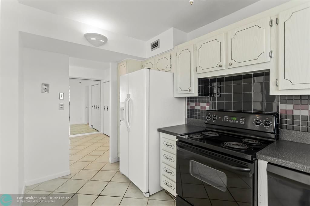 For Sale: $368,000 (2 beds, 2 baths, 1308 Square Feet)