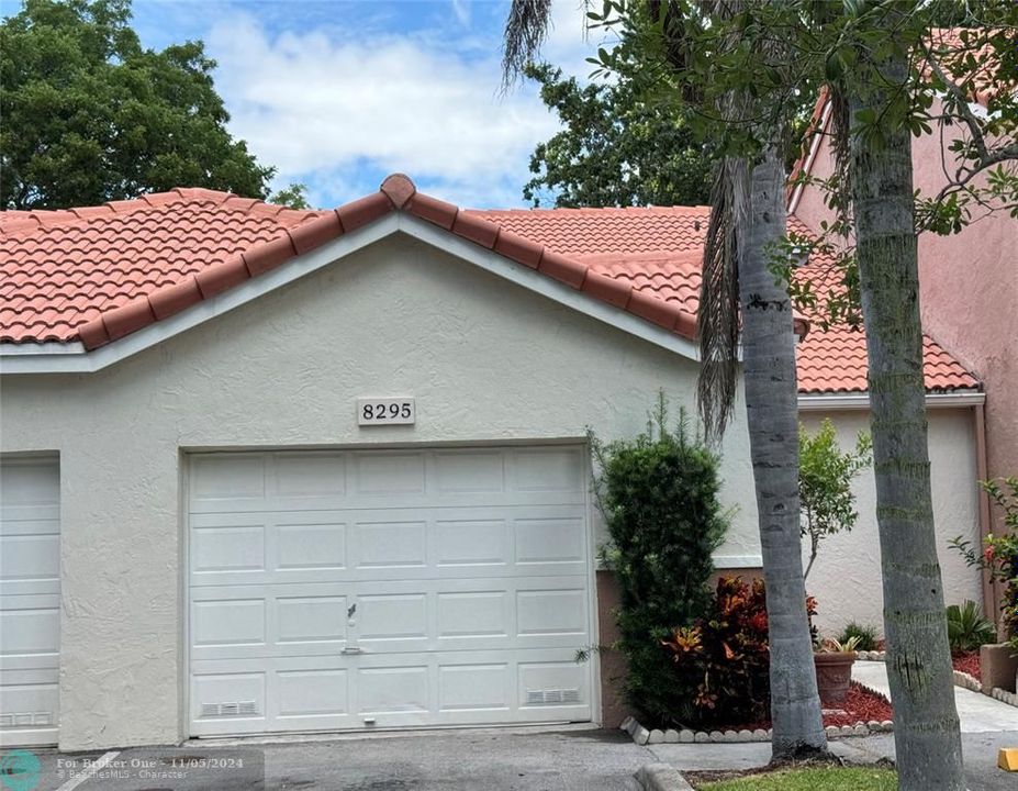 Active With Contract: $399,999 (2 beds, 2 baths, 1128 Square Feet)