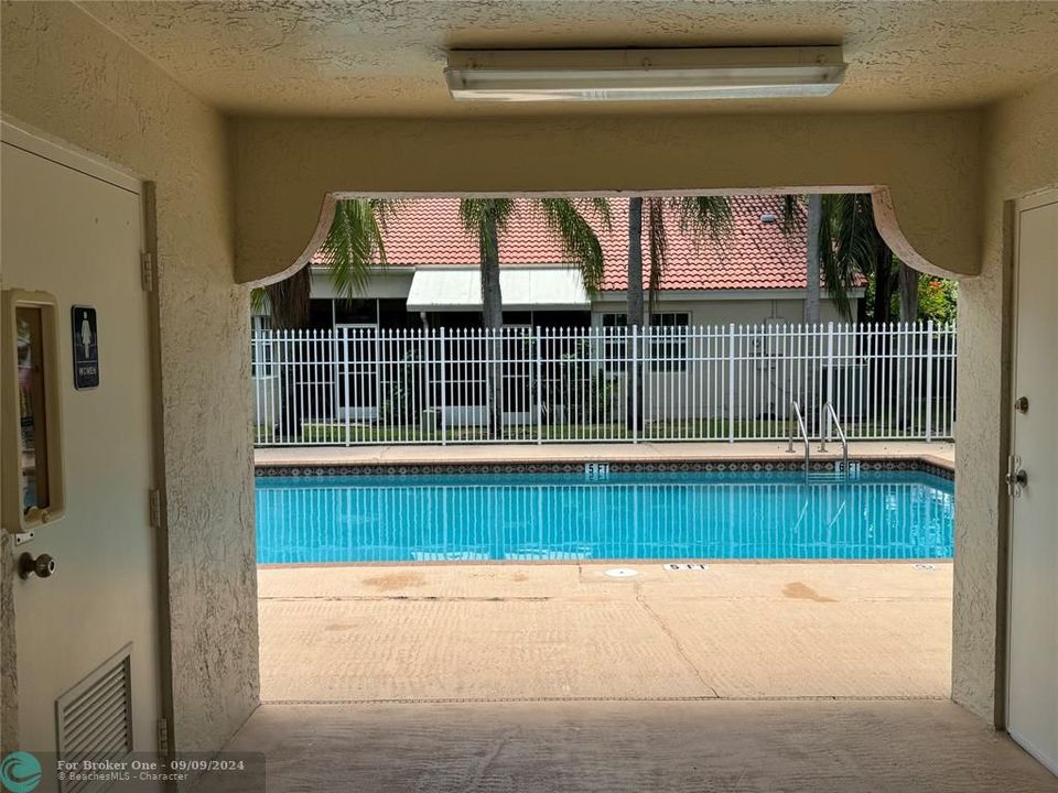 Vendido Recientemente: $399,999 (2 camas, 2 baños, 1128 Pies cuadrados)