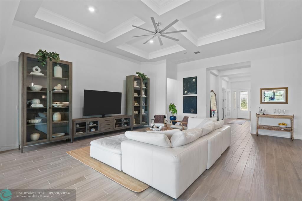 Active With Contract: $1,290,000 (4 beds, 3 baths, 3073 Square Feet)