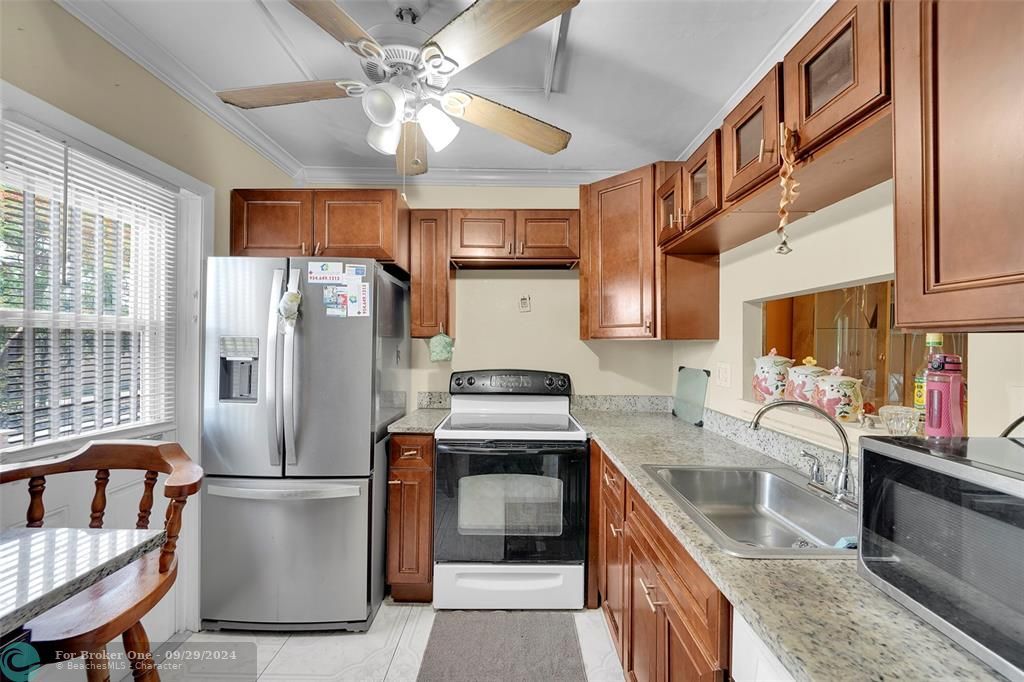 For Sale: $120,000 (2 beds, 2 baths, 944 Square Feet)