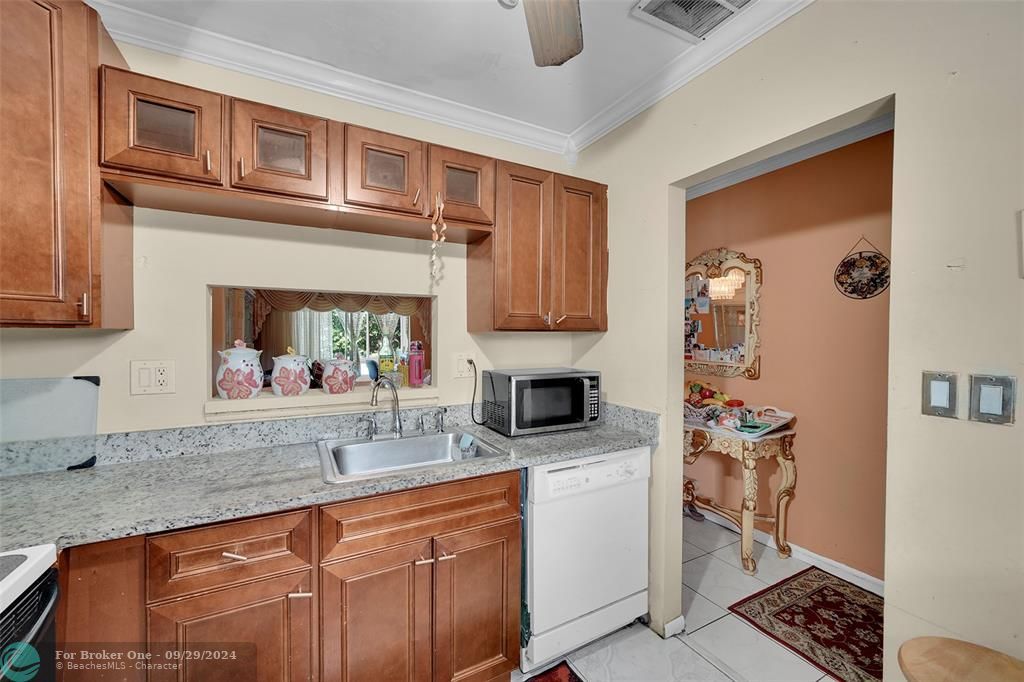 For Sale: $120,000 (2 beds, 2 baths, 944 Square Feet)