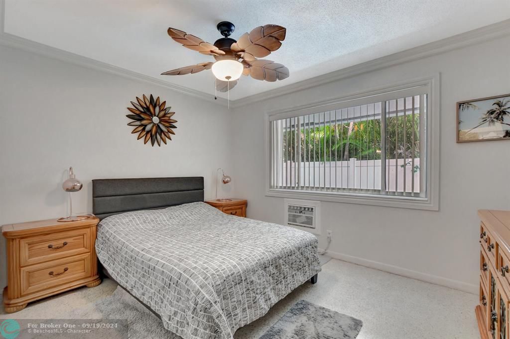 For Sale: $3,100 (2 beds, 1 baths, 3241 Square Feet)