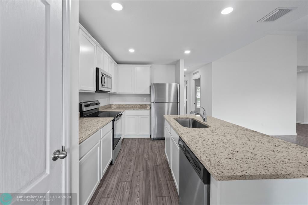 Active With Contract: $388,900 (3 beds, 2 baths, 1680 Square Feet)