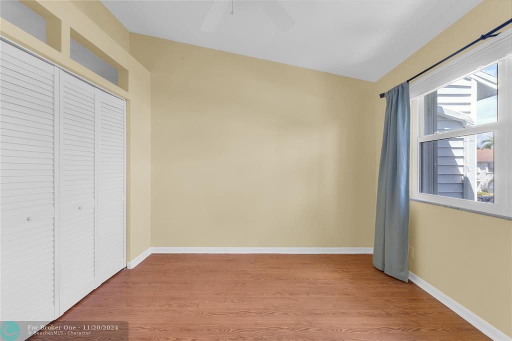 For Sale: $425,000 (2 beds, 1 baths, 1060 Square Feet)