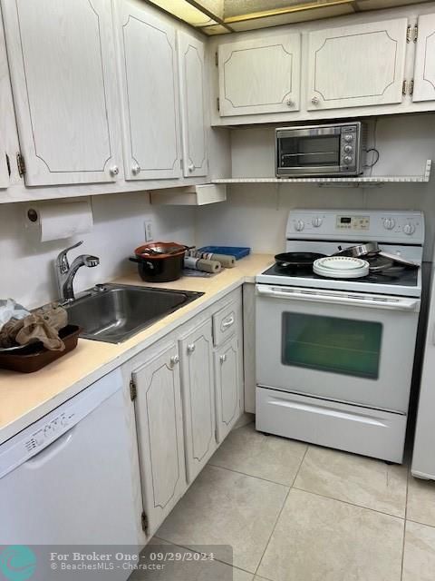 For Rent: $2,500 (1 beds, 1 baths, 700 Square Feet)