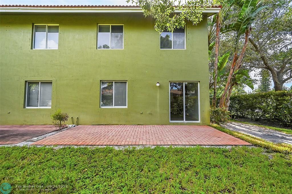 Activo con contrato: $375,000 (3 camas, 2 baños, 1454 Pies cuadrados)