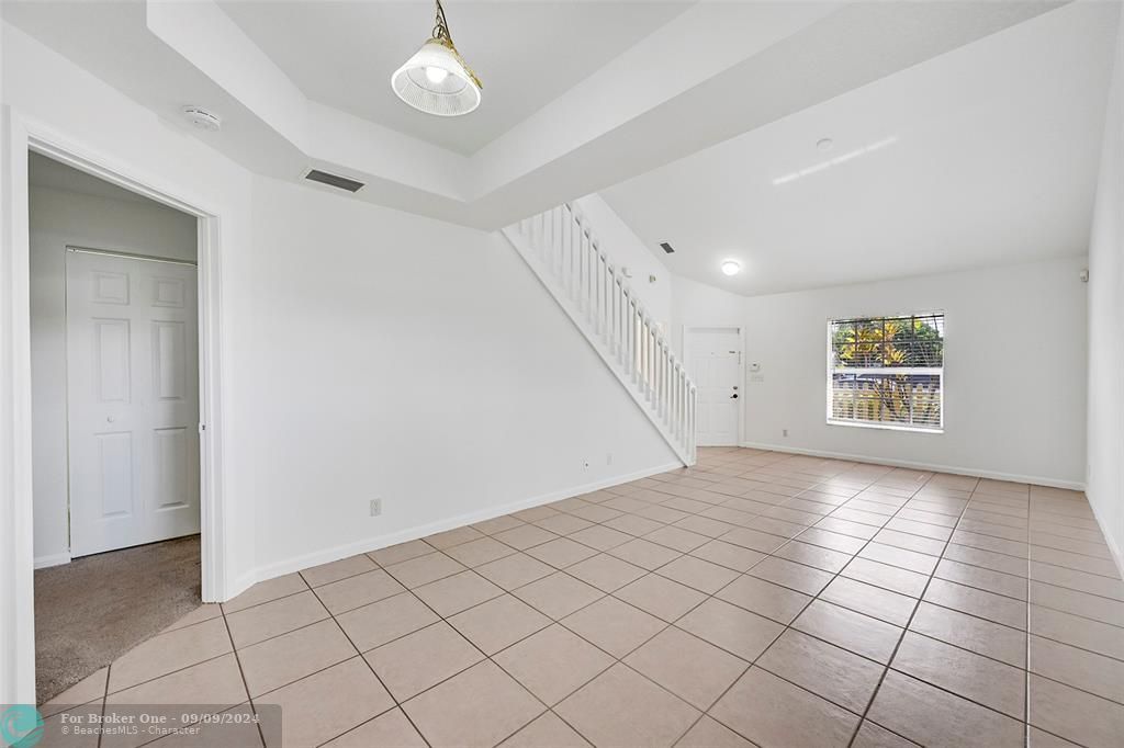 Active With Contract: $375,000 (3 beds, 2 baths, 1454 Square Feet)