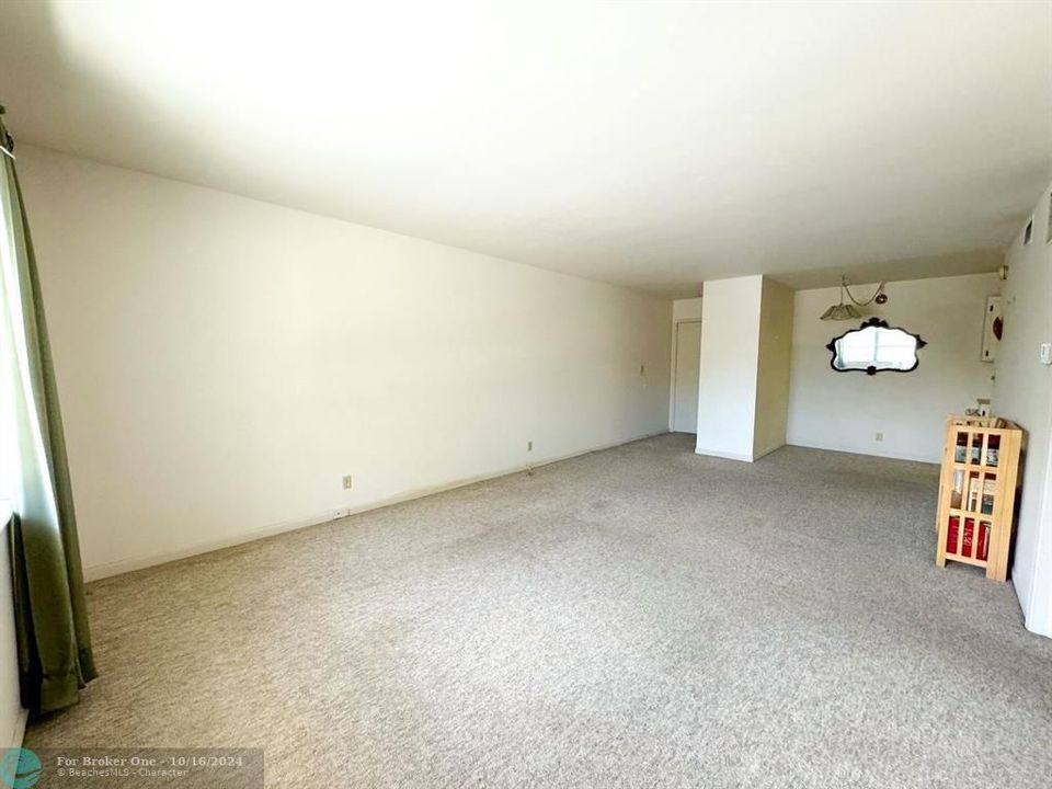 Active With Contract: $190,000 (1 beds, 1 baths, 750 Square Feet)