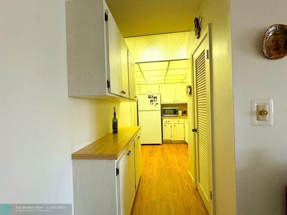 Active With Contract: $190,000 (1 beds, 1 baths, 750 Square Feet)