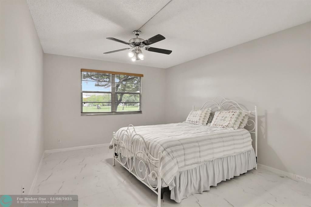 Active With Contract: $209,999 (2 beds, 2 baths, 1275 Square Feet)