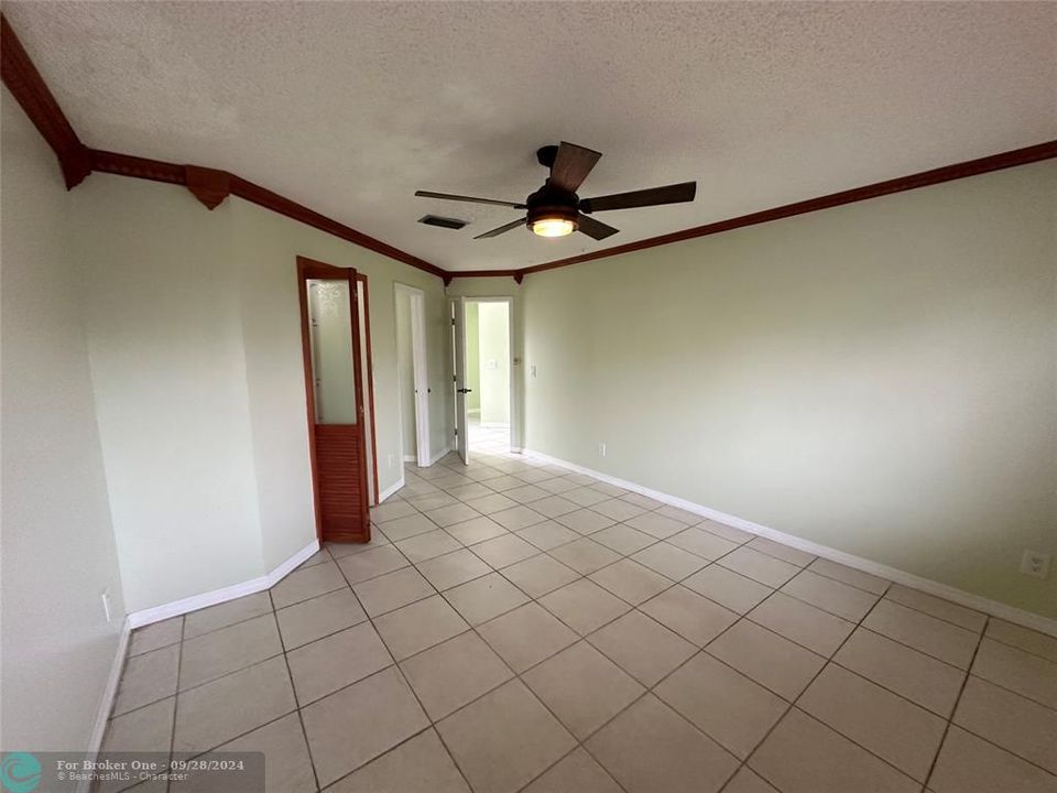 Active With Contract: $2,600 (2 beds, 2 baths, 1112 Square Feet)