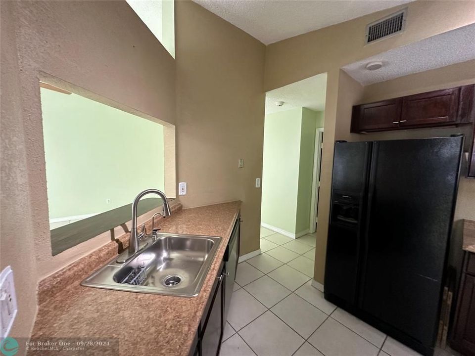 Active With Contract: $2,600 (2 beds, 2 baths, 1112 Square Feet)