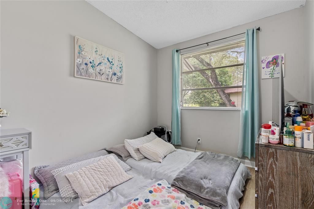 For Sale: $437,000 (3 beds, 2 baths, 1200 Square Feet)