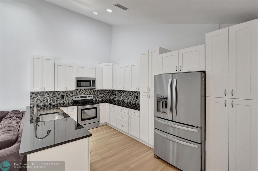 Active With Contract: $439,000 (3 beds, 2 baths, 1275 Square Feet)