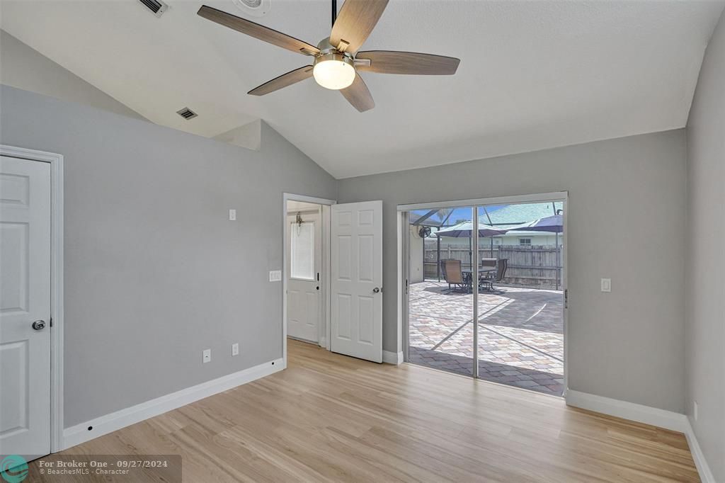 Active With Contract: $439,000 (3 beds, 2 baths, 1275 Square Feet)