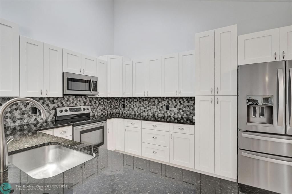 Active With Contract: $439,000 (3 beds, 2 baths, 1275 Square Feet)