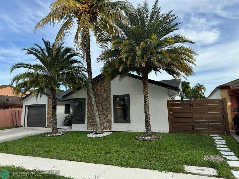 Recently Sold: $659,000 (3 beds, 2 baths, 1597 Square Feet)