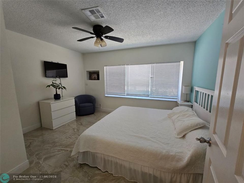 For Sale: $1,900 (1 beds, 1 baths, 600 Square Feet)