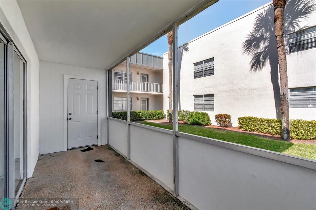 For Sale: $169,999 (2 beds, 2 baths, 907 Square Feet)