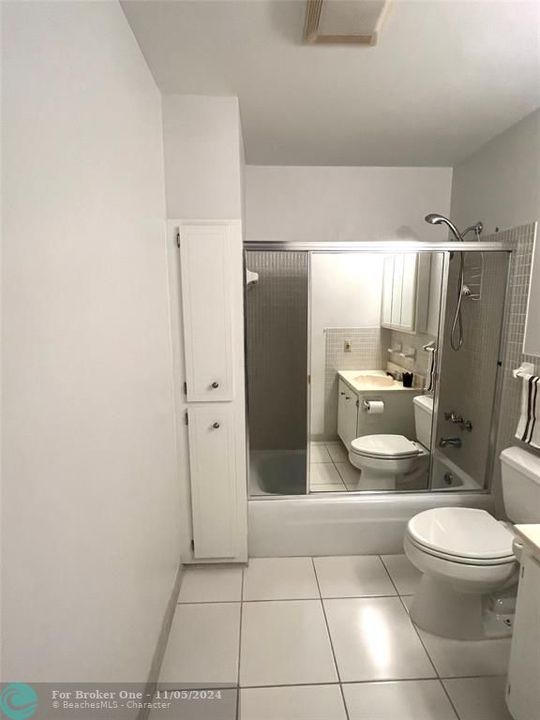 Active With Contract: $1,600 (1 beds, 1 baths, 0 Square Feet)