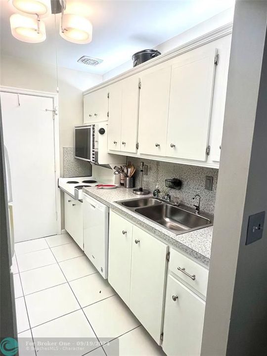 Active With Contract: $1,600 (1 beds, 1 baths, 0 Square Feet)